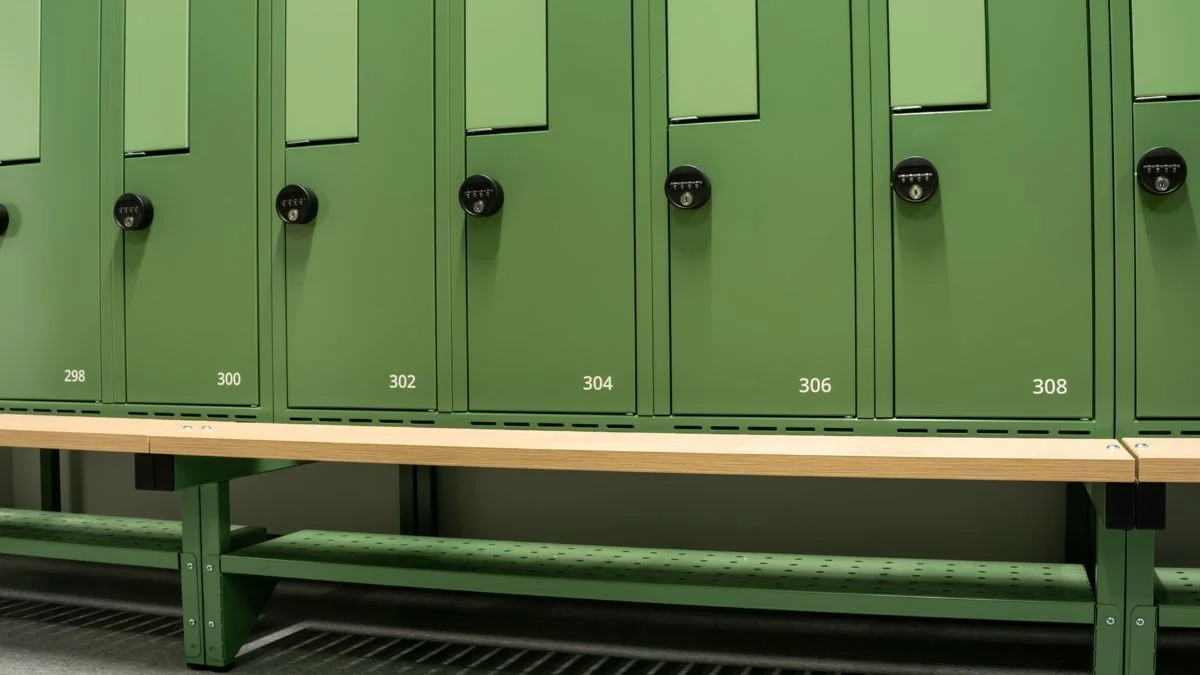 Garderobeskabe med cylinderlås eller hængelås